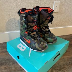 Nike SB Snowboard Boots